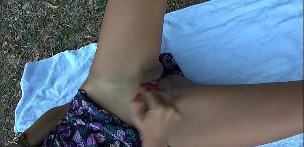  100 POV!!! Spermagieriges Girl auf Rastplatz benutzt während sie an ihrer Muschi spielt outdoor public Sperma ins Maul gespritzt